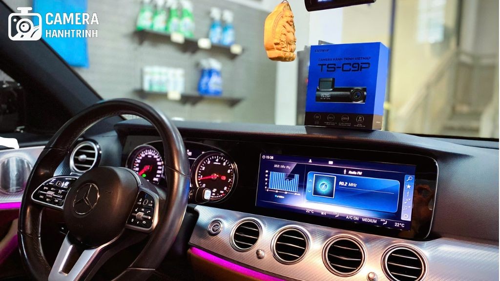 Camera-hanh-trinh-xe-mercedes-c300-thanhanautocare
